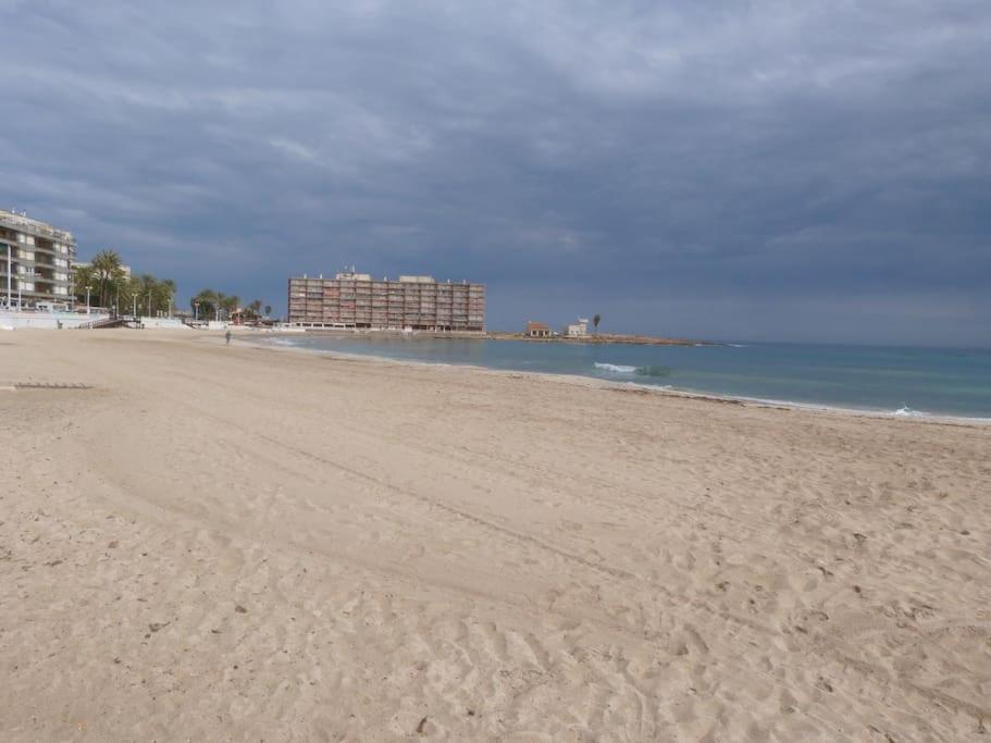 Modern Apartment In Torrevjea 200M From The Loccos Beach تورّيفيِخا المظهر الخارجي الصورة